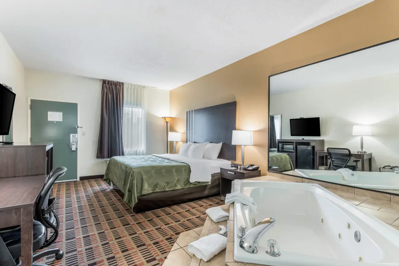 Accommodating Standard King Room Accommodating Standard King Room