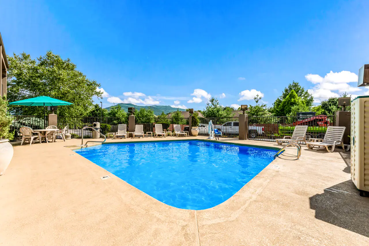 Refreshing Outdoor Pool Refreshing Outdoor Pool